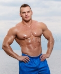 Сексуальный культурист на пляже Стоковое Изображение - изображение  насчитывающей руки, песок: 44627083
